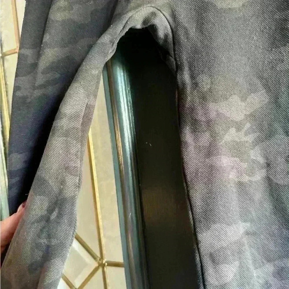 Spanx Look at Me Now Seamless Camo Print High Rise Leggings Gray Small - Picture 2 of 4